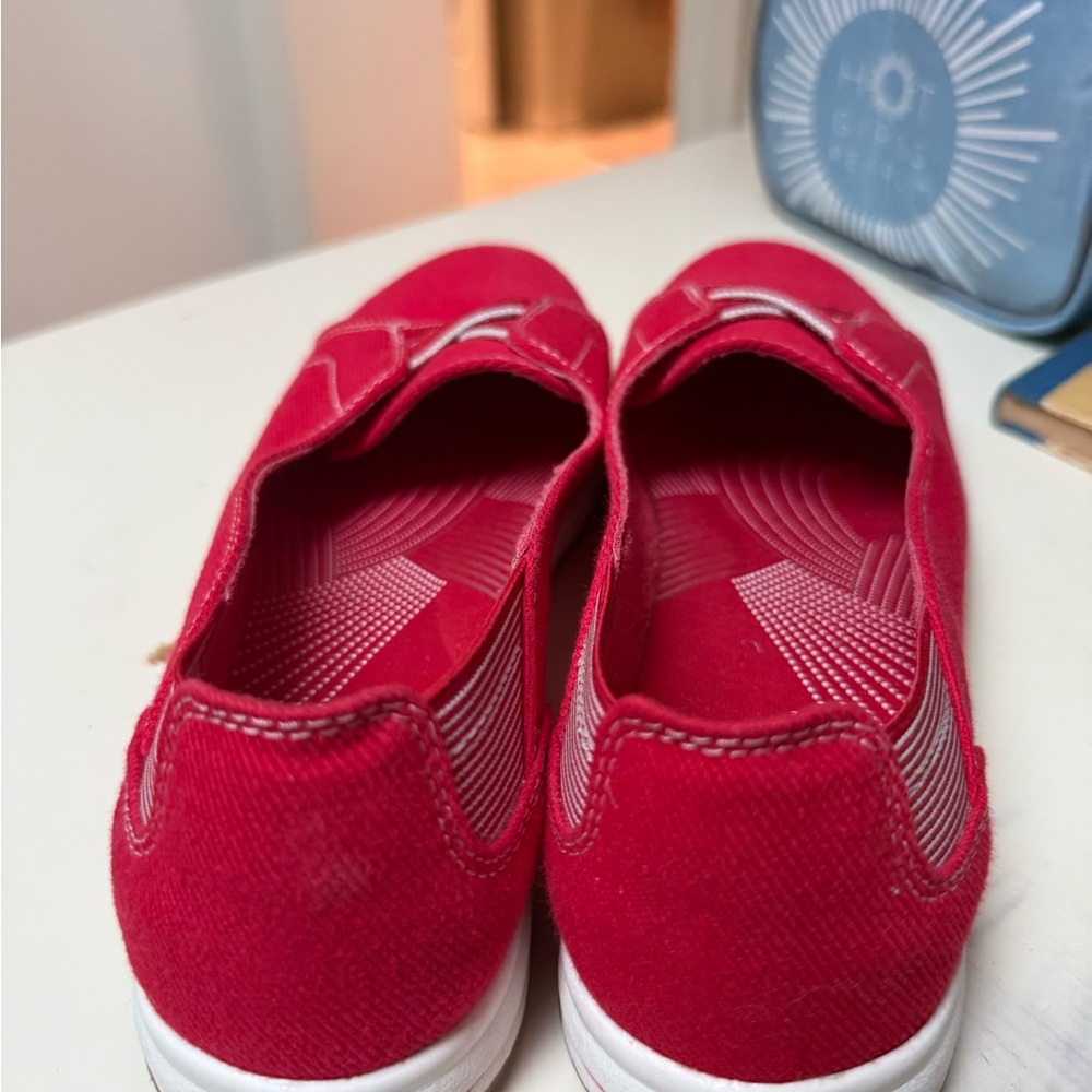 Clarks Cloudsteppers Women's Vibrant Red Flats - Picture 4 of 6